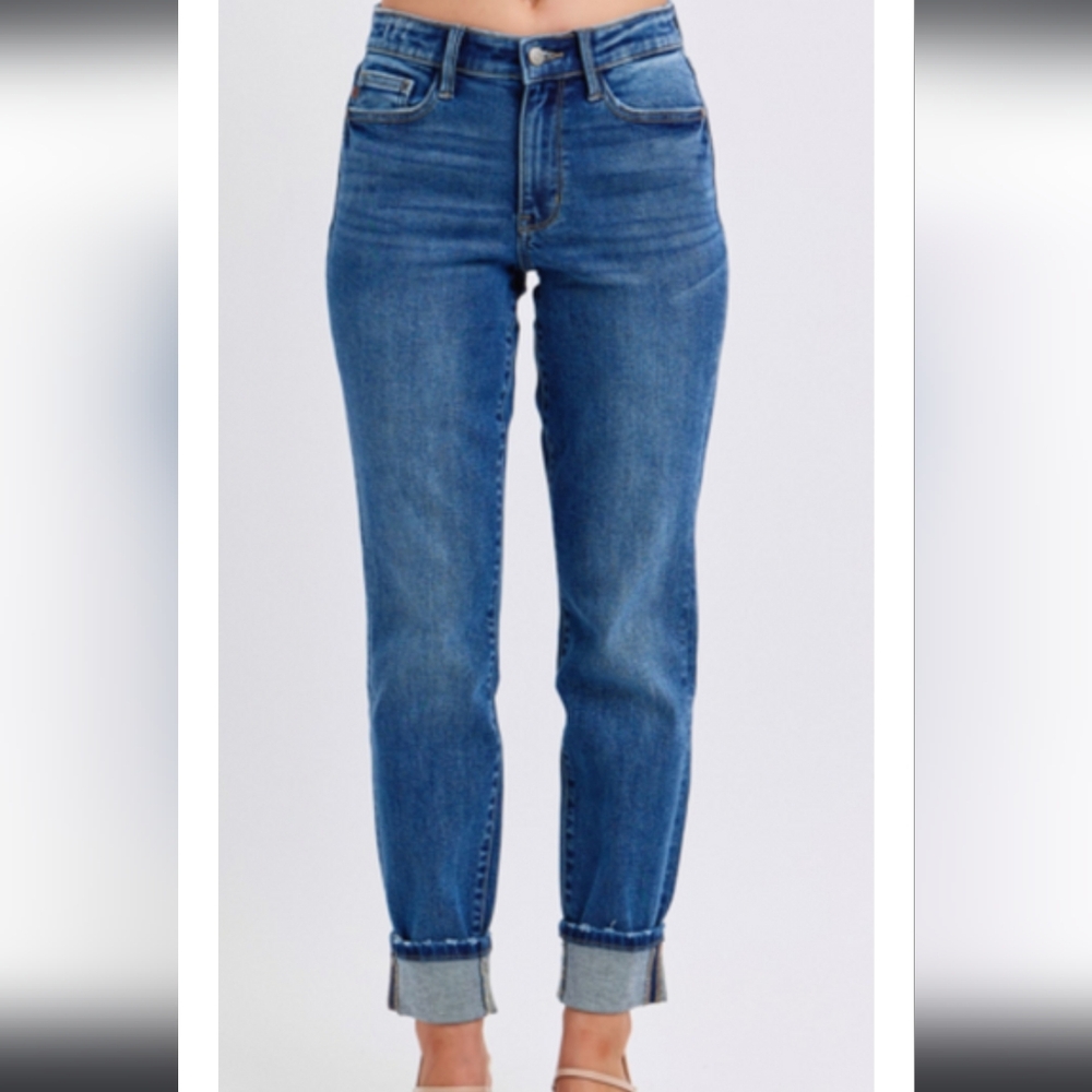 Judy Blue Los Angeles Boyfriend Fit Jeans.